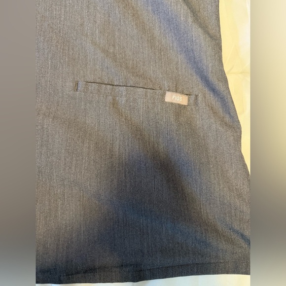 Figs Scrub Set XL top and Large Petite bottoms - Picture 8 of 11